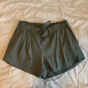 Lululemon SAGE Stroll at Sundown Short 3” Size 6